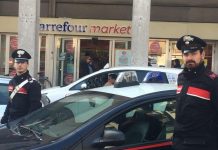 Lite al Carrefour: carabinieri sul posto