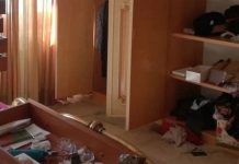 Mentre è al lavoro i ladri le saccheggiano e svuotano la casa