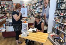 Barbara Baraldi fa il pieno alla Giunti del Mantova Outlet