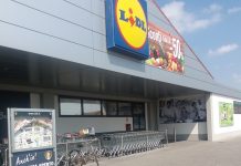 Lascia il bimbo in un’auto per andare a far spesa, denunciato padre di Gonzaga