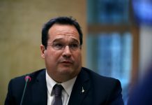 Durigon si dimette, “Mai fascista, commesso errori e mi scuso”