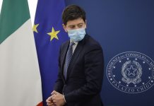 Speranza “Più vaccini o non escludiamo restrizioni”