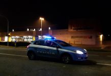 Trovata in casa con una profonda ferita da taglio alla gola. Gravissima una 31enne