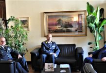 Il saluto del questore Paolo Sartori al nuovo comandante della Finanza, Antonioli