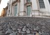 Un piano per sistemare le strade in pietra