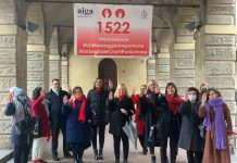 Striscione informativo per le donne vittime di violenze esposto in Pescheria dai Giovani Avvocati di Mantova