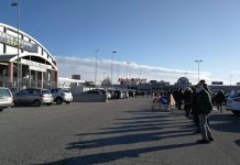 Lunedì nero al centro vaccinale della Grana Padano Arena: lunghe code per tutto il giorno