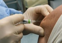 Vaccino, in arrivo altre 2 milioni di dosi Pfizer