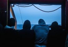 Nave Geo Barents con 558 migranti a bordo diretta in Sicilia