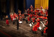 Applausi per il concerto di Natale della Banda Città di Mantova al Teatro Ariston. La serata in omaggio a Donata Luani