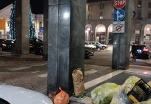Mancano i citybin, spazzatura per strada in piazza 80° Fanteria