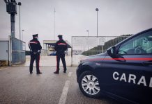 Ruba all’isola ecologica, fugge, esce di strada e poi simula il furto dell’auto: denunciato