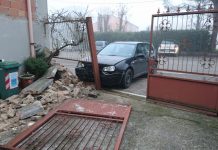 Auto “impazzita”, sbanda e piomba in un cortile privato