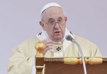 Papa “Accogliamo concretamente Dio in nostre oscurità”