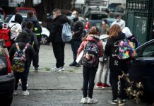 Tar Campania sospende l’ordinanza di De Luca, scuola torna in presenza