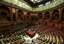 Quirinale, fumata nera anche al secondo scrutinio, 527 schede bianche