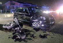 In moto si schianta contro l’auto, grave centauro di 22 anni