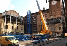 Dopo 10 anni piazza Broletto torna libera