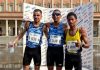 Podismo – Marco Salami ottimo secondo alla “21 di Reggio” Il podio con Marco Salami al centro