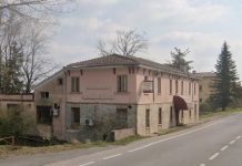 Rubavano rottami dall’ex ristorante andato a fuoco: arrestati in flagrante