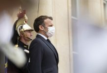 Francia, Macron “Serve unità, lavorerò per una società più giusta”