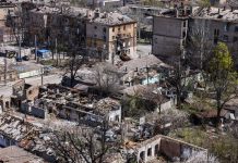 Allarme in diverse regioni, a fuoco deposito carburante in Russia