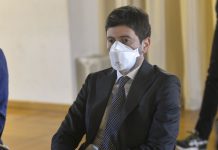 Speranza firma ordinanza, fino al 15/6 mascherine per trasporti e cinema