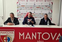 Calcio Serie C – Mantova, mister Lauro già al lavoro: “Più serenità, meno pressioni” Maurizio Lauro tra il ds Battisti e il vicepresidente Garzon