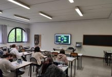 Via le vecchie lavagne, arrivano monitor interattivi