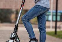 Droga in città, arrestato lo spacciatore in monopattino