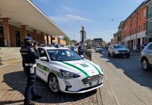 Ubriaco fa danni davanti in zona stazione: scatta la denuncia e Daspo urbano per un 39enne