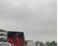 La rottura di un cavo in stazione manda in tilt i passaggi a livello: effetto domino sulla viabilità