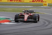 Pole di Sainz a Silverstone su Verstappen e Leclerc