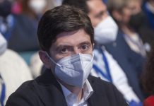 Covid, Speranza “Sfida ancora aperta, contagi in aumento”