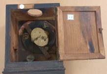 Asola: i volontari al lavoro per il restauro dell’orologio notturno del ’700