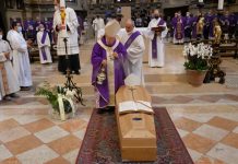 L’ultimo saluto di Mantova a Monsignor Caporello, suo vescovo emerito