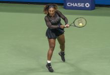 Agli Us Open tributo a Serena, Che supera il primo turno