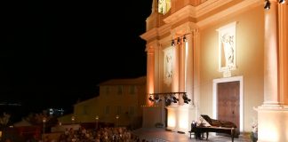 Menton, la musica che unisce cielo, mare e memoria