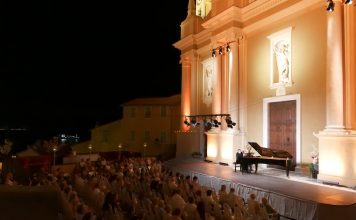 Menton, la musica che unisce cielo, mare e memoria