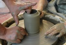 “Di terra e d’acqua”, al museo civico di Viadana corso di modellazione di argilla