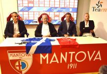 Calcio Serie C – Massimo Boldi al Martelli per uno spot coi ragazzi del Mantova