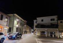 Villimpenta nella morsa dei ladri, una delle vittime esce in pigiama e li mette in fuga