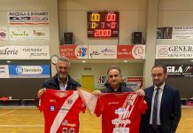 Calcio a 5 Serie A2 – Milella: “Ottimo Saviatesta in Coppa. Ora sfruttiamo la sosta per ricaricarci” Milella tra Battisti e Raffa, dirigenti del Mantova Calcio