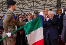 La bandiera di guerra del 4° Rgt Artiglieria Controaerei “Peschiera” riceve l’onorificienza dal Presidente della Repubblica