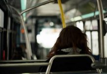 Molesta una studentessa sull’autobus: 34enne arrestato dai carabinieri per violenza sessuale