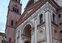 Cade uscendo da Sant’Andrea: grave 84enne