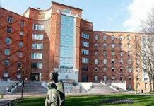 Sbanda con l’auto e si schianta contro una casa, grave 33enne