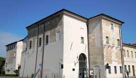 Museo di Palazzo San Sebastiano: tessuti e scudi avviati al restauratore