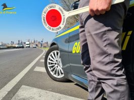 Arrestati due giovani con 1,6kg di droga in auto