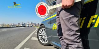 Arrestati due giovani con 1,6kg di droga in auto